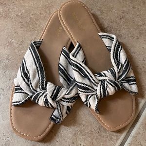 BAMBOO Black and Cream slides size 7